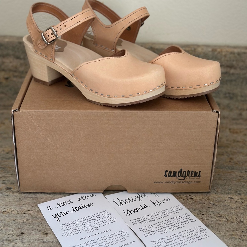 Women's Sandgrens Tan Leather Clogs Size 40 (9M)